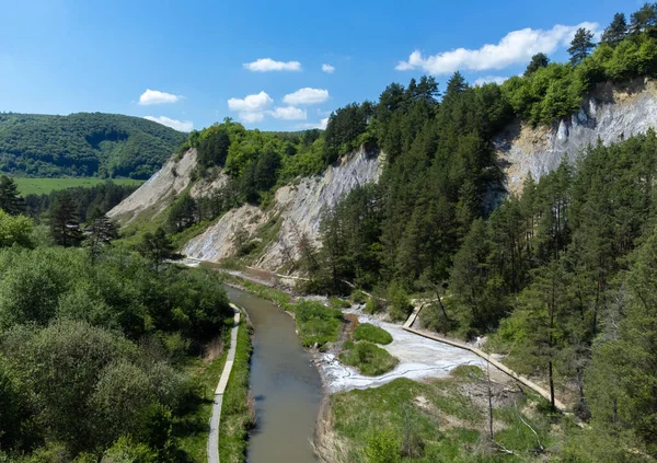 Praid Resort 'un tuz kanyonundan manzara - Romanya, yaz, insansız hava aracı