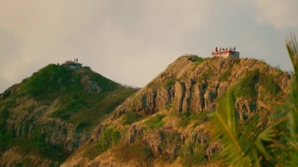 Mensen Kijken Naar Zonsopgang Bij Pillbox Lanikai Beach Honolulu Hawaï — Stockvideo