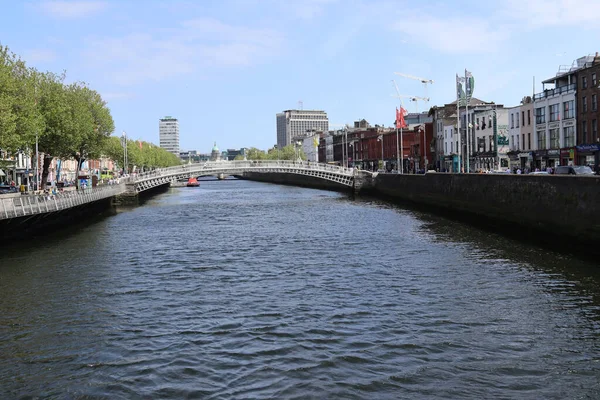 Liffey Nehri Dublin Rlanda Daki Yarım Penilik Köprü Manzarası — Stok fotoğraf