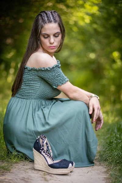 Beautiful Shot Caucasian Girl Wearing Green Dress Sitting Rock Garden — Stock Photo, Image
