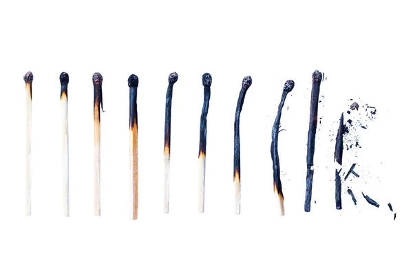 Ряд Сгоревших Деревянных Спичек Изолированных Белом Фоне — стоковое фото