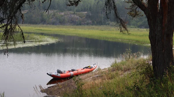 Kayak Inflable Atracado Largo Del Lago Caddy Canadá — Foto de Stock