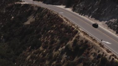Mercedes G 'nin hava görüntüsü Palmdale, California, ABD' den geçiyor.