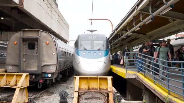 Vídeo Passageiros Saindo Trem Alta Velocidade Amtrak Acela Washington Union — Vídeo de Stock