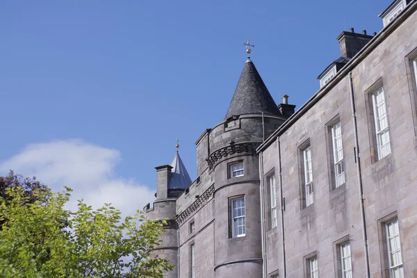 Een Uitzicht Holyrood Palace Met Blauwe Lucht Achtergrond — Stockfoto