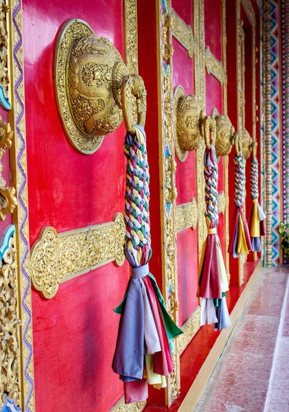 Vertical Shot Golden Doorknobs Buddhist Temple — Stock Photo, Image