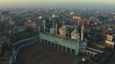 Pakistan Rawalpindi 'deki Jamia Mescidi Camii' nin havadan görünüşü