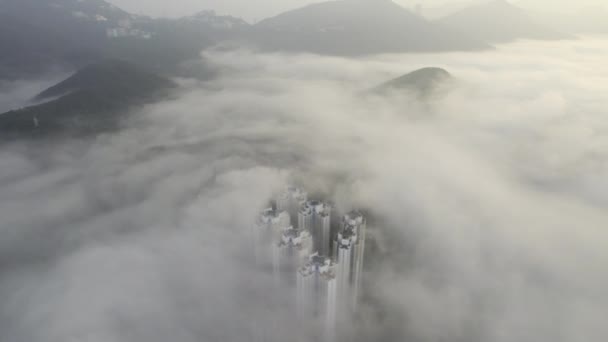 Vue Aérienne Grands Bâtiments Modernes Depuis Épais Brouillard — Video