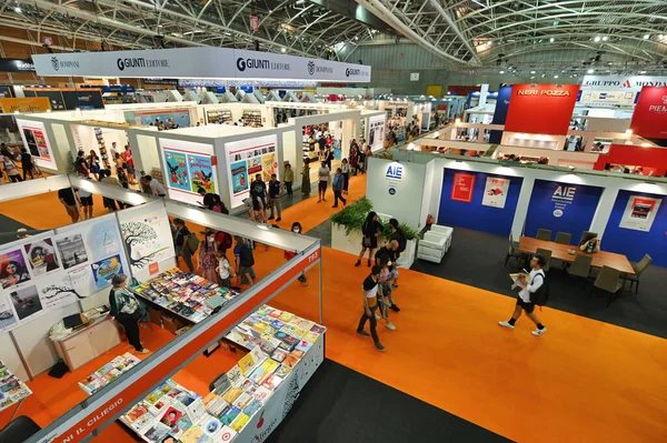 High Angle Shot People International Book Fair Torino Oval Lingotto — Stock Photo, Image