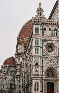 İtalya, Floransa 'daki Santa Maria del Fiore katedralinin inanılmaz alçak açısı.