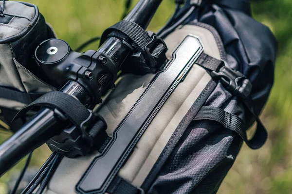 Equipo Ciclismo Una Bicicleta Montaña Bicicleta Montaña Con Equipo Viaje — Foto de Stock