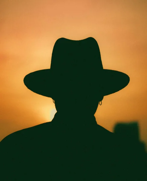 Une Silhouette Cow Boy Contre Ciel Couchant Lumineux Coloré — Photo