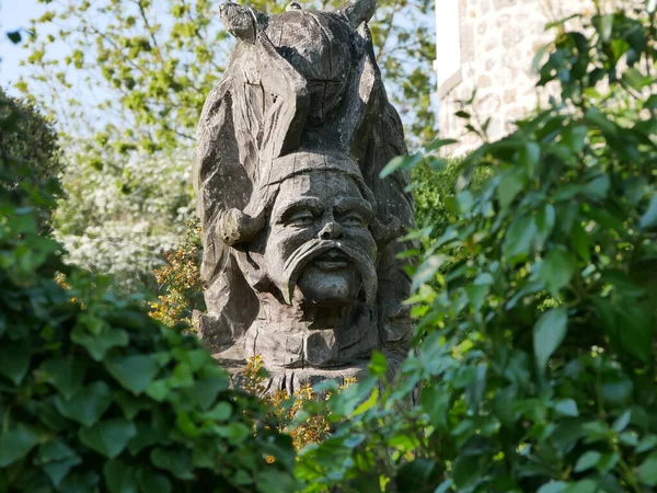 Closeup Wooden Sculpture Male Head Park — Stock Photo, Image