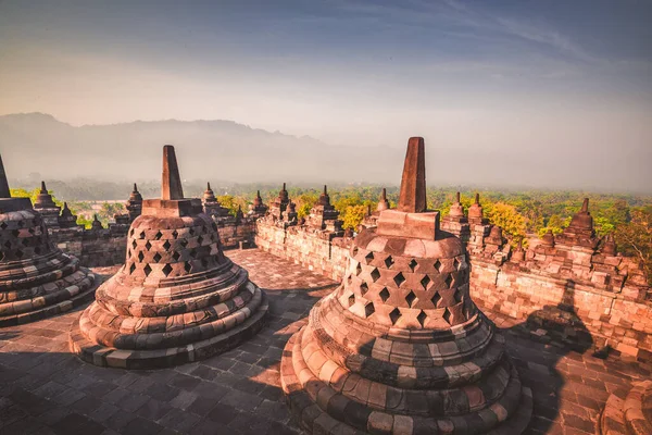 Una Vista Panoramica Del Sole Che Sorge Sul Tempio Borobudur — Foto Stock