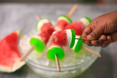 Karpuzlu dondurma, meyveli buzlu dondurma.