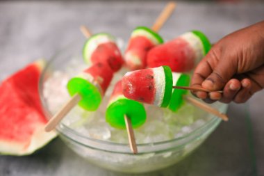 Karpuzlu dondurma, meyveli buzlu dondurma.