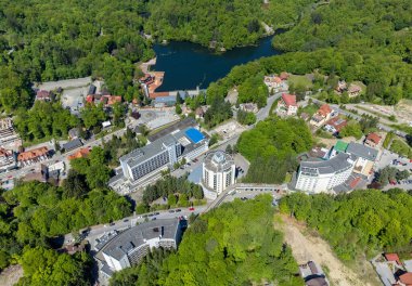 Çeşitli balneoklimateryal tedavileriyle ünlüdür.