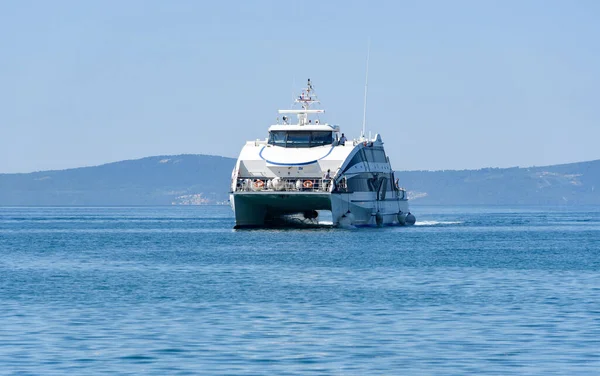 Barco Pasajeros Catamarán Que Entra Puerto Split Croacia — Foto de Stock