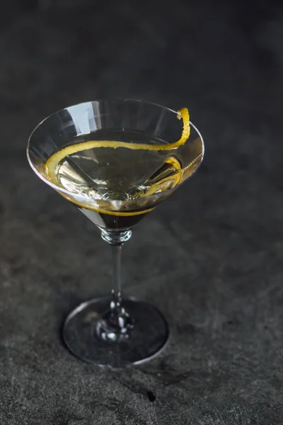Vista Angolo Alto Martini Con Una Lunga Torsione Limone Sul — Foto Stock