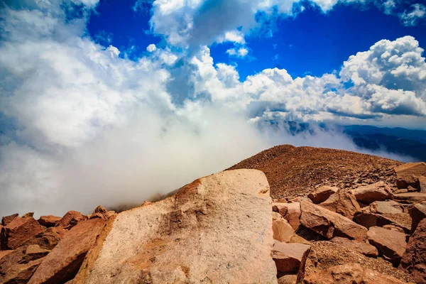 Beautiful Shot Rocky Ground Cloudy Sky — Fotografie, imagine de stoc