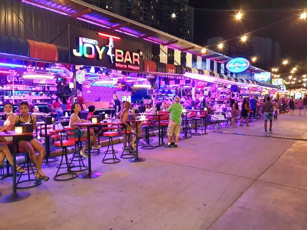 Beautiful Shot Locals Tourists Sitting Walking Bar Night Pattaya Thailand — Stock Photo, Image