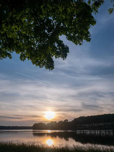 Gouden Uur San Lazzaro Park Zon Weerspiegeld Rivier — Stockfoto