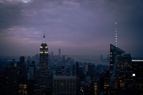 Empire State Binası Nın New York Taki Modern Gökdelenlerin Bulutlu — Stok fotoğraf