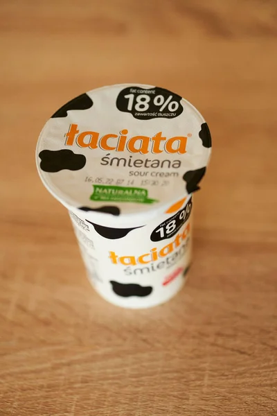 Vertical Closeup Polish Laciata Brand Sour Cream Percent Fat Wooden — Stok fotoğraf
