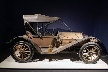 Müzede ortaya çıkan tarihi bir araba. Kraliyet Modeli N