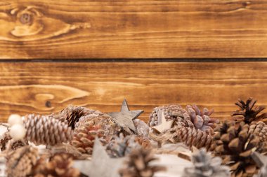 Çam kozalaklı Noel arkaplanı