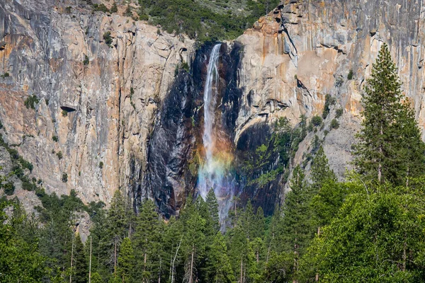 Rainbow Captured Beautiful Bridalveil Fall Yosemite National Park — Stock Photo, Image