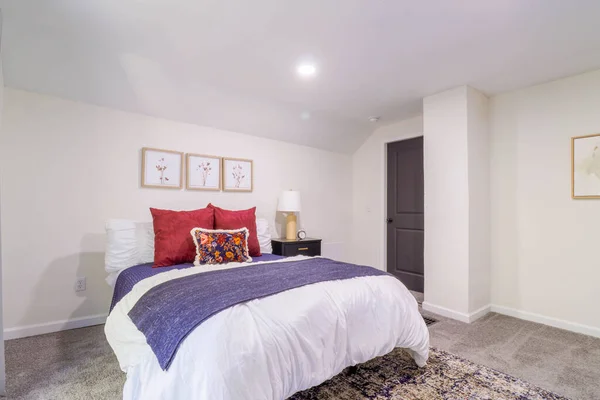Interior Newly Decorated Bedroom Double Bed —  Fotos de Stock