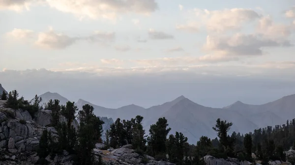 カリフォルニア州ジョン ミュアウェア トレイルの美しい山岳風景 — ストック写真