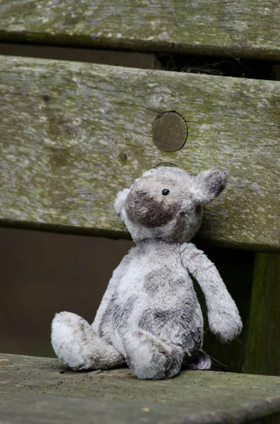 Childs Lost Muddy Soft Toy Sitting Bench Showing Concept Loss — Zdjęcie stockowe