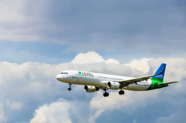 Airbus A320 Plane Company Level Flight Bright Cloudy Sky — Stock Photo, Image