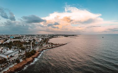 Dominik Cumhuriyeti 'nde Malecon de Santo Domingo' nun hava görüntüsü.