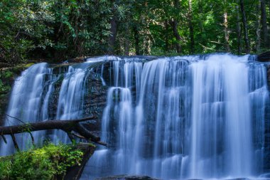 A beautiful view of Little Bradley Falls