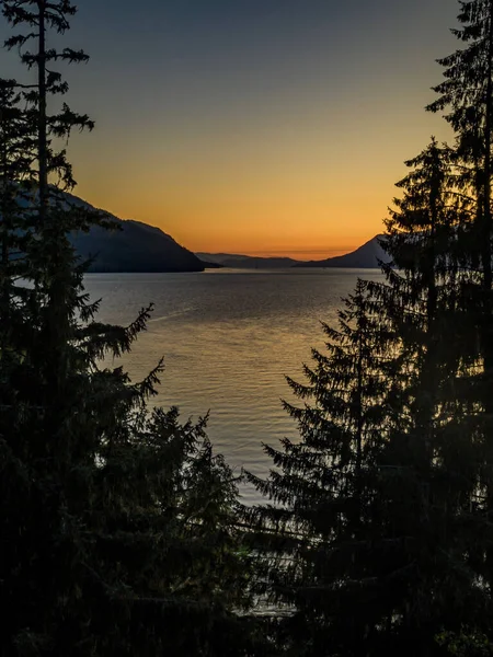 Malebný Pohled Jezero Venkovské Oblasti Během Krásného Západu Slunce Obloze — Stock fotografie