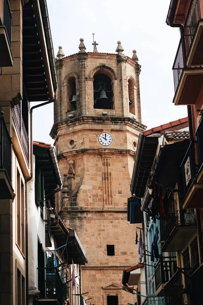 Vertical Shot Church San Salvador Surrounded Buildings Getaria Gipuzkoa Spain — Stockfoto
