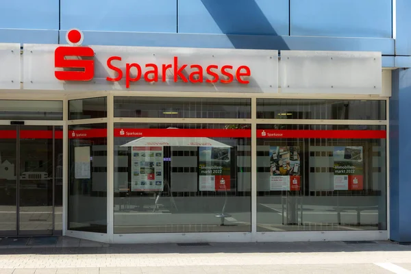 Neuwied, Almanya - 12 Haziran 2022: Harfli ve logolu Alman ikinci el ürünü 