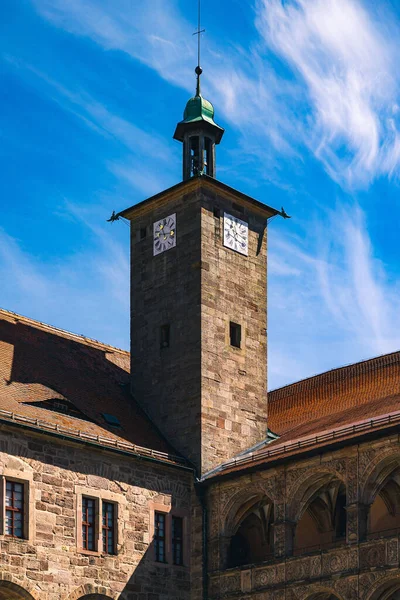 Vertical Shot Beautiful Courtyard Plassenburg Castle Clock Tower Kulmbach Bavaria — Stok fotoğraf