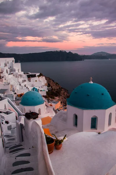 Gorgeous Vertical Shot Village Oia Santorini Greece Pink Clouds Sunset — Stock Photo, Image