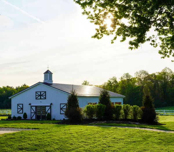 Hart 's Grove' daki ahır, ailenin sahip olduğu ahır düğün yeri.