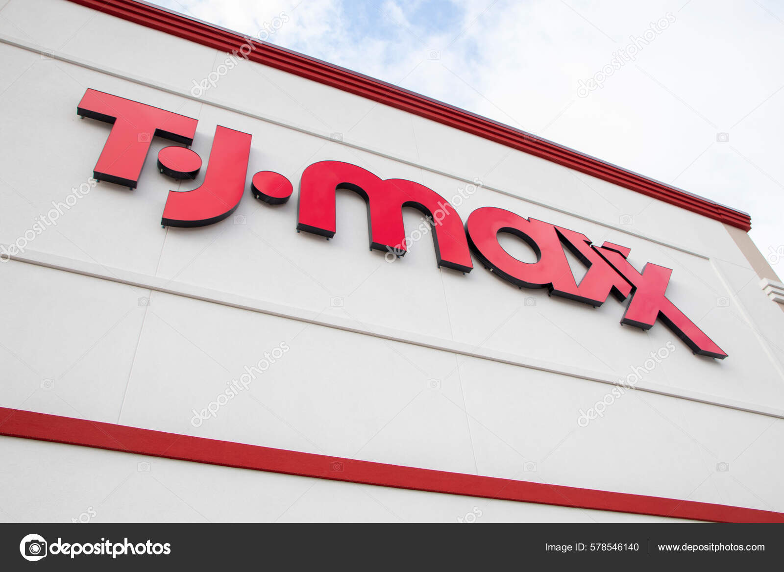 Augusta Usa Maxx Retail Store Building Sign Looking Stock Photo by  ©wirestock_creators 578546140