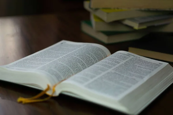 Close Livros Bíblias — Fotografia de Stock