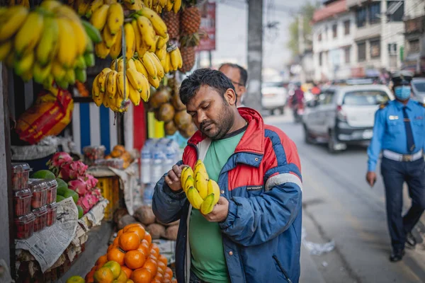 Man Examining Bananas Local Shop Kathmandu Nepal — Stock Photo, Image