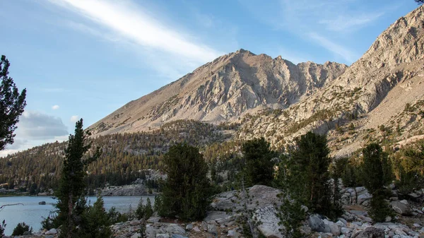 Uma Bela Paisagem Montanhosa John Muir Trail Califórnia Eua — Fotografia de Stock
