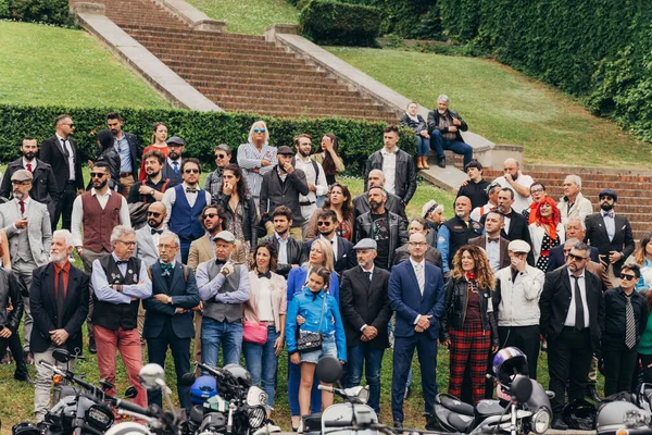 Een Menigte Distinguished Gentleman Ride Een Fondsenwerving Evenement Prostaatkanker Bestrijden — Stockfoto