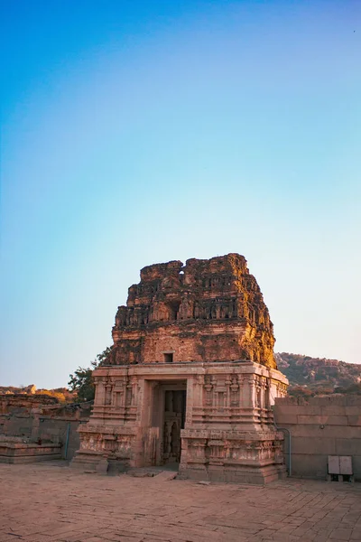 Eine Vertikale Aufnahme Von Tempelruinen Hampi Karnataka Indien — Stockfoto