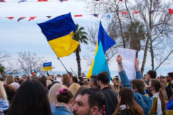 Crowd Protests 2022 Russian Invasion Ukraine Cumhuriyet Meydani Turkey — Stock Photo, Image